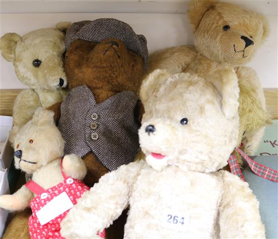 A group of teddy bears
